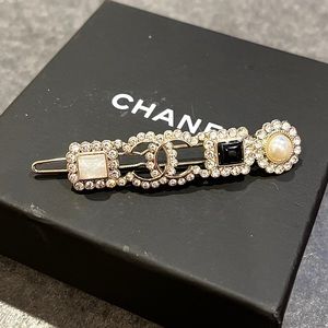 🔥🔥🔥Chanel CC Hair Clip w/ Tags